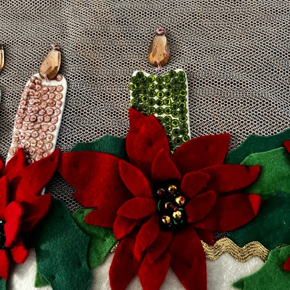Vintage felt Christmas tablecloth Bucilla Gorgeous! Candles Poinsettias hand md - Picture 12 of 12